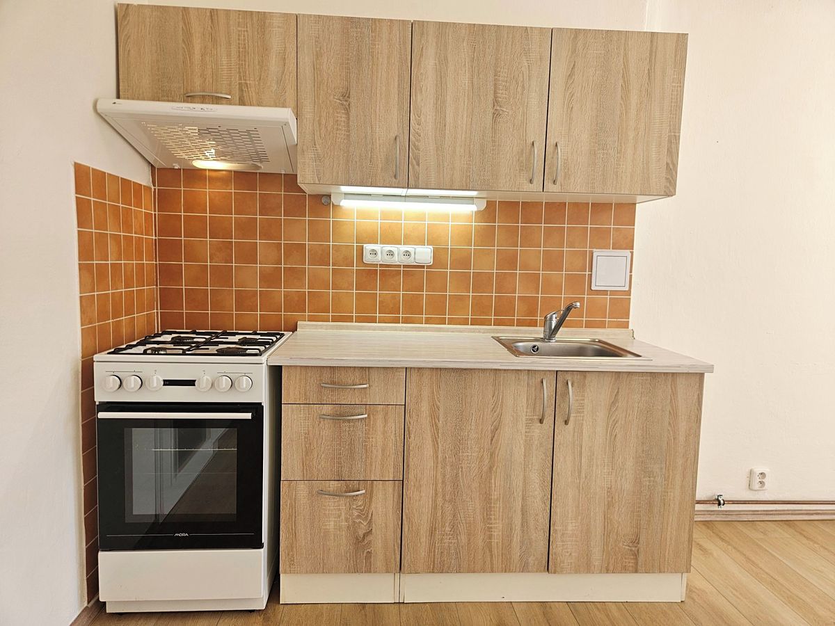Pronájem bytu 2+kk 40 m² – fotografie 2