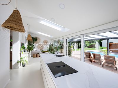 Prodej vily 422 m², pozemek 2441 m²