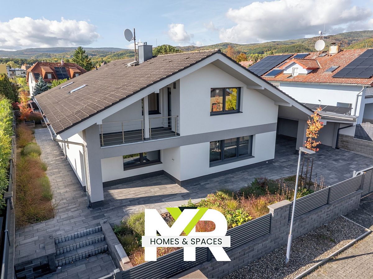Prodej rodinného domu 257 m², pozemek 855 m²