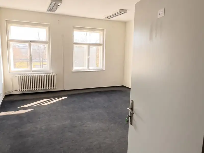 Pronájem kanceláře 29 m², Praha – náhled fotky 1