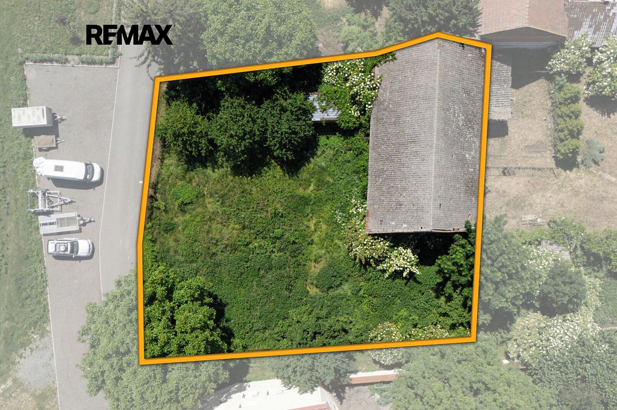 Prodej stavebního pozemku 1100 m²