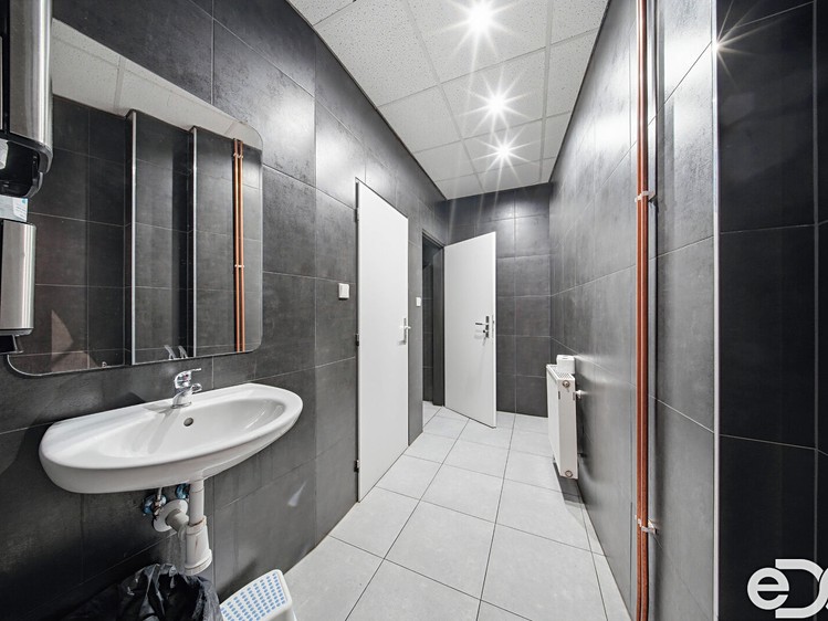 Комерційне приміщення в оренду, 200 м² (13 з 13)