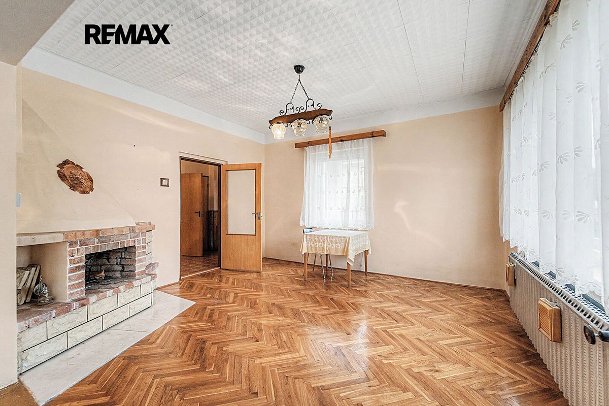 Prodej rodinného domu 294 m², pozemek 427 m² – fotografie 3