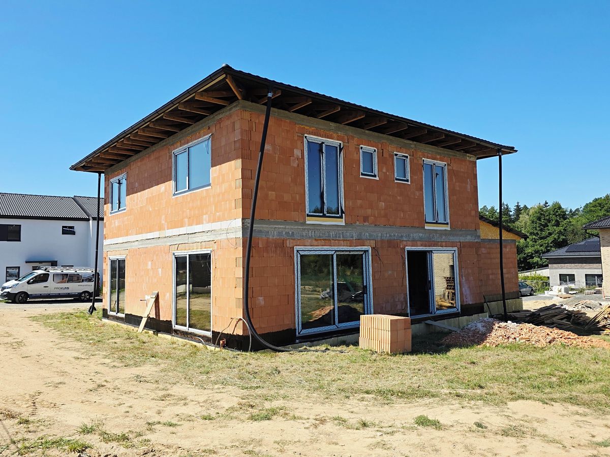 Prodej rodinného domu 312 m², pozemek 2135 m² – fotografie 3