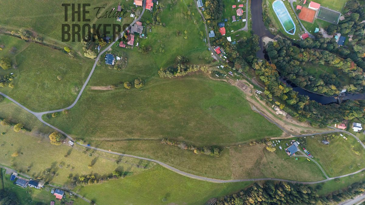 Prodej stavebního pozemku 933 m² – fotografie 2