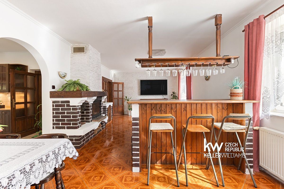 Prodej rodinného domu 260 m², pozemek 666 m² – fotografie 5