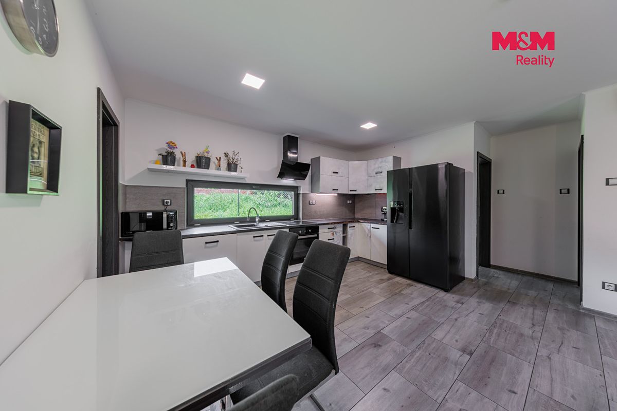 Prodej rodinného domu 163 m², pozemek 805 m² – fotografie 2