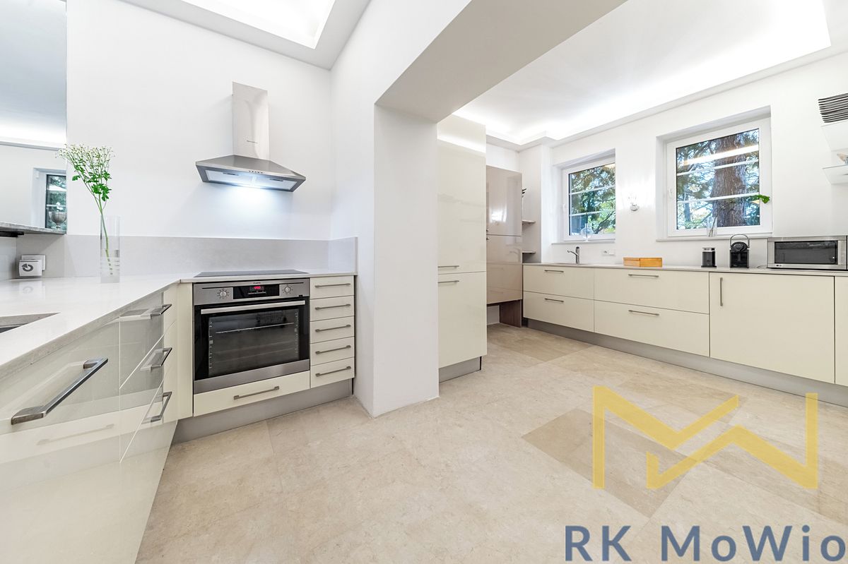 Pronájem rodinného domu 259 m², pozemek 398 m² – fotografie 4