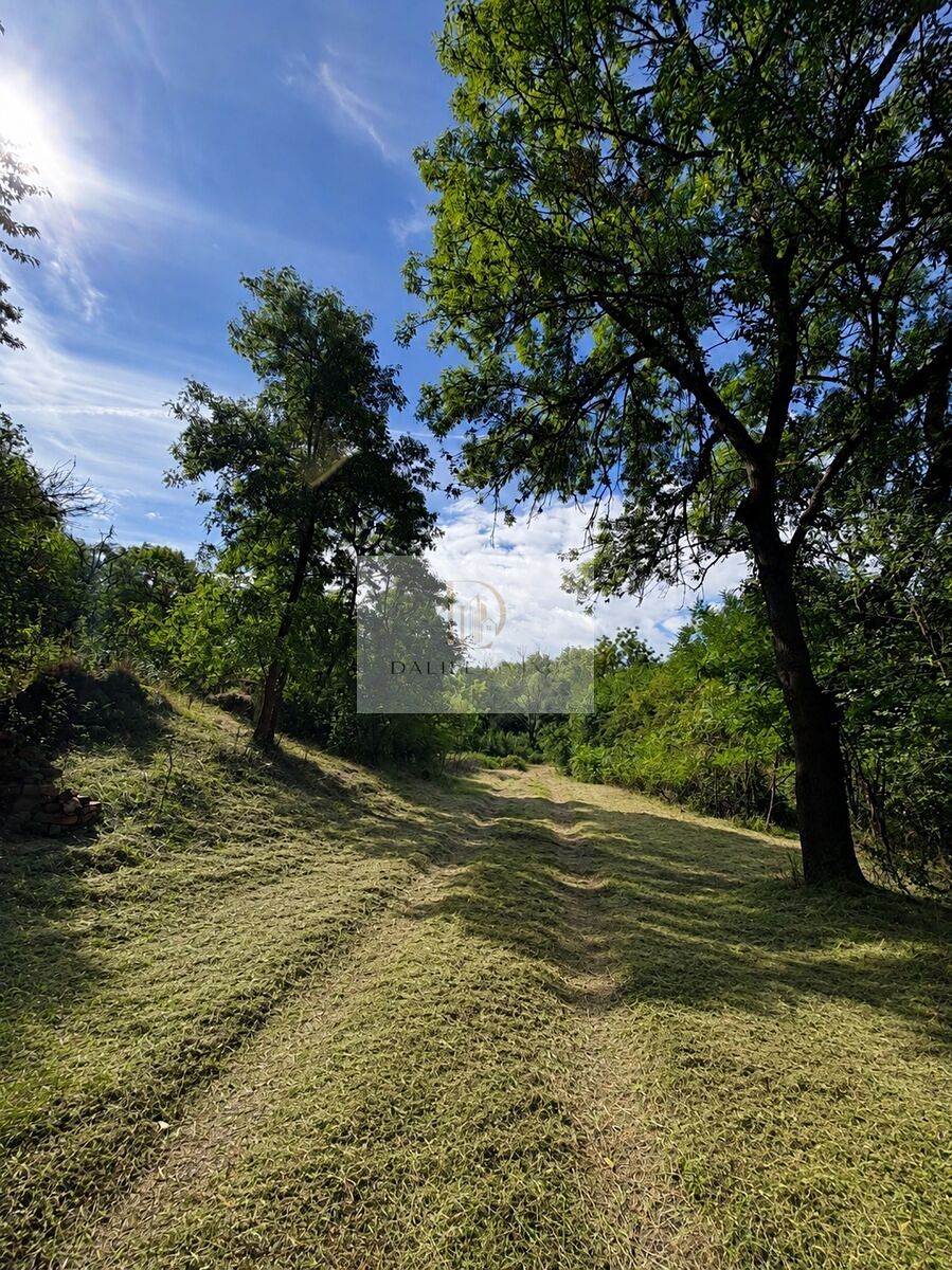 Prodej stavebního pozemku 1591 m²