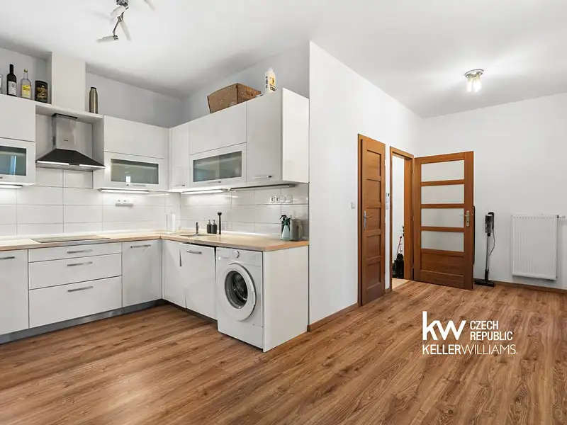 Prodej bytu 2+1 72 m², Praha – náhled fotky 3