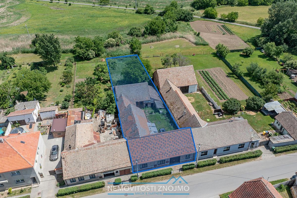 Prodej rodinného domu 382 m², pozemek 1154 m² – fotografie 2