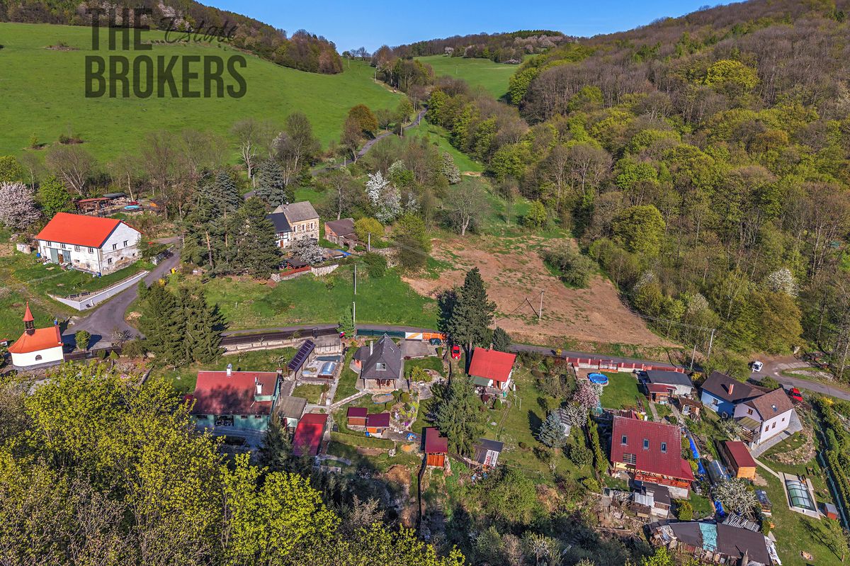 Prodej stavebního pozemku 1436 m², Chuderov – fotka 1 z 3
