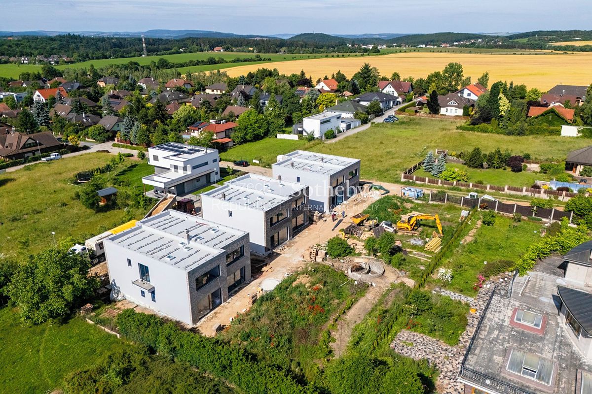 Prodej rodinného domu 211 m², pozemek 390 m² – fotografie 3