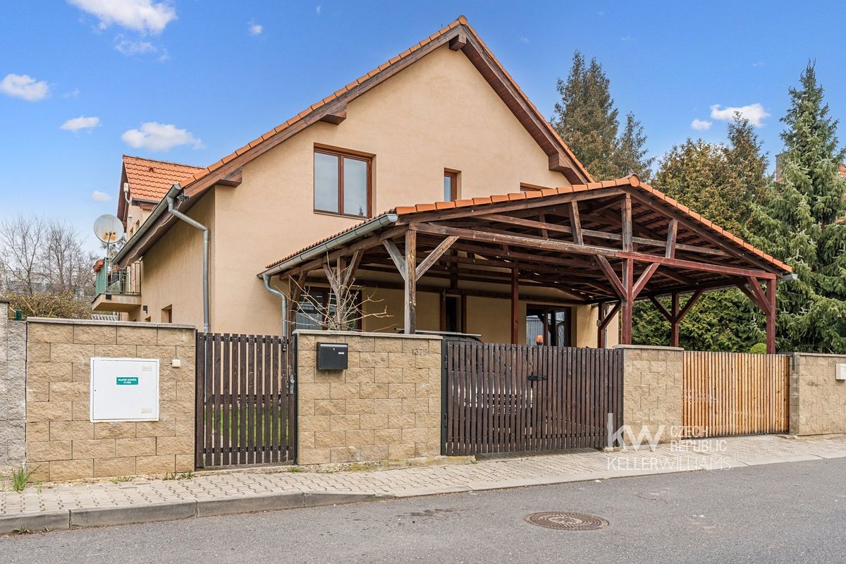 Prodej rodinného domu 121 m², pozemek 388 m² – fotografie 2