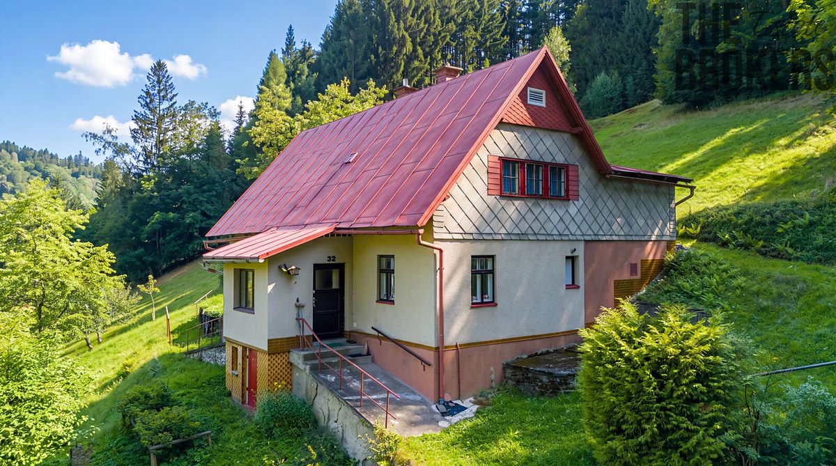 Prodej rodinného domu 207 m², pozemek 12781 m²