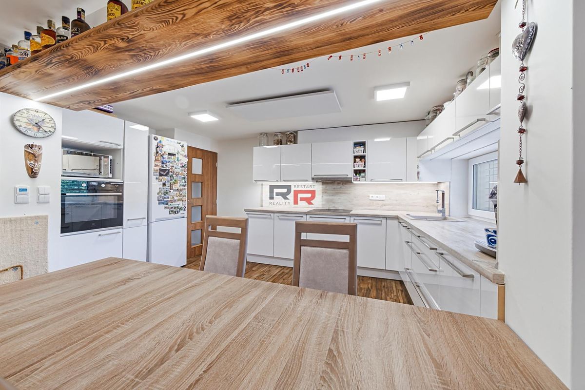 Prodej rodinného domu 289 m², pozemek 427 m² – fotografie 4