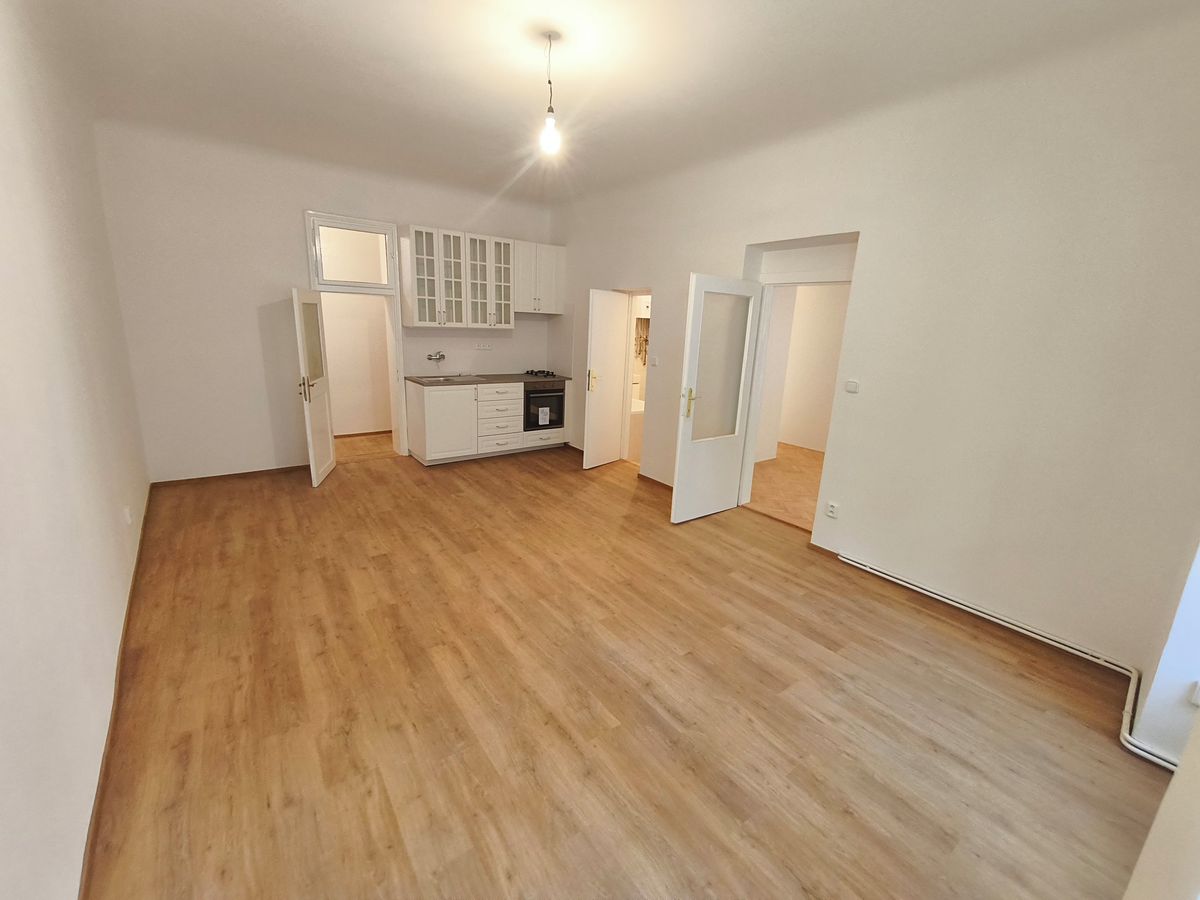 Pronájem bytu 2+1 85 m² – fotografie 4