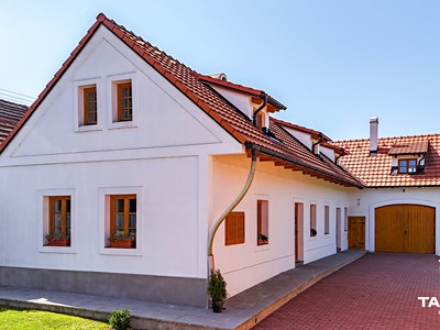 Prodej  rodinného domu 303 m², pozemek 1 252 m²