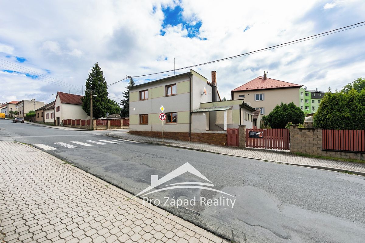 Prodej rodinného domu 196 m², pozemek 276 m² – fotografie 4