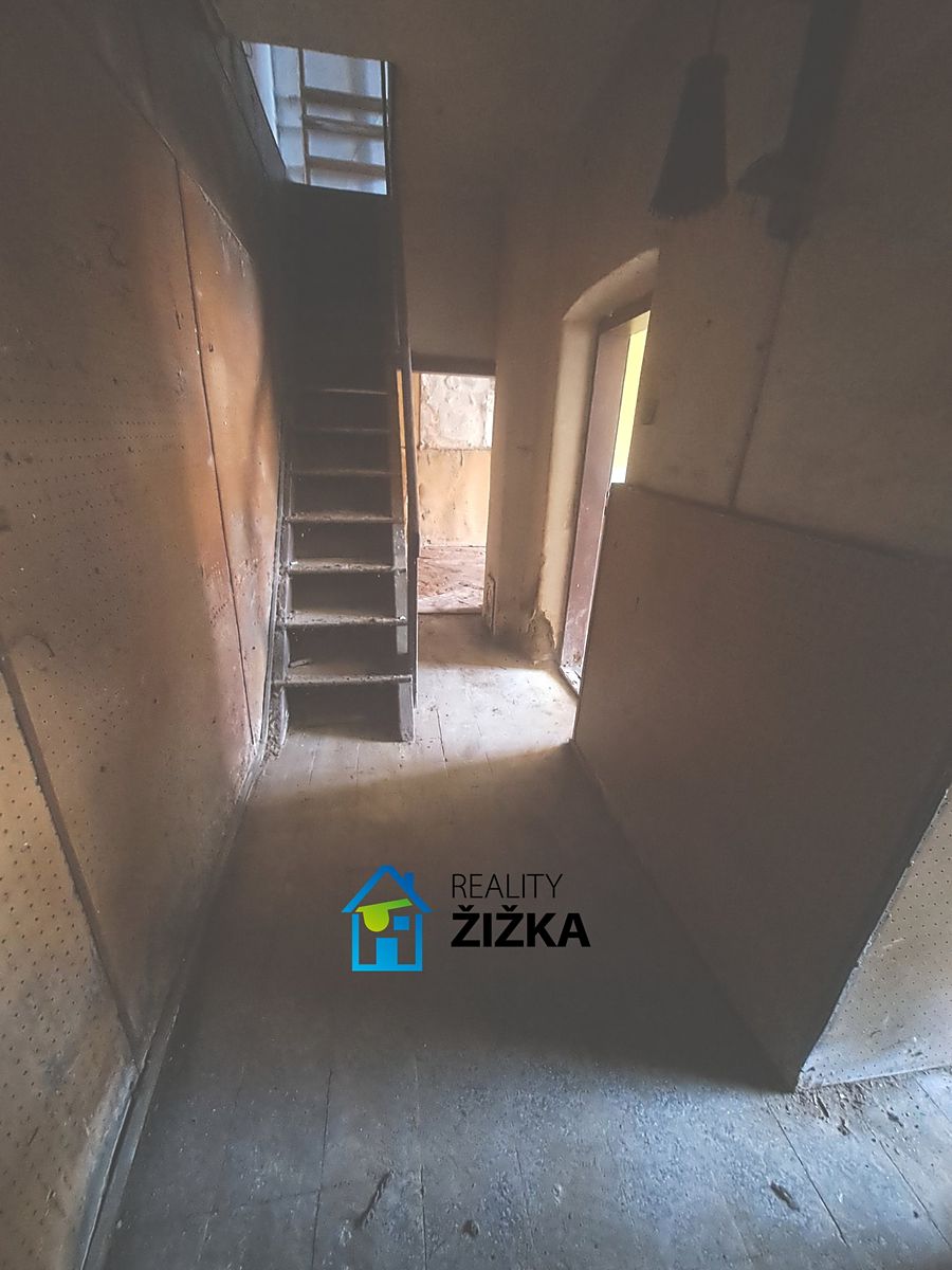 Prodej rodinného domu 108 m², pozemek 68 m² – fotografie 2