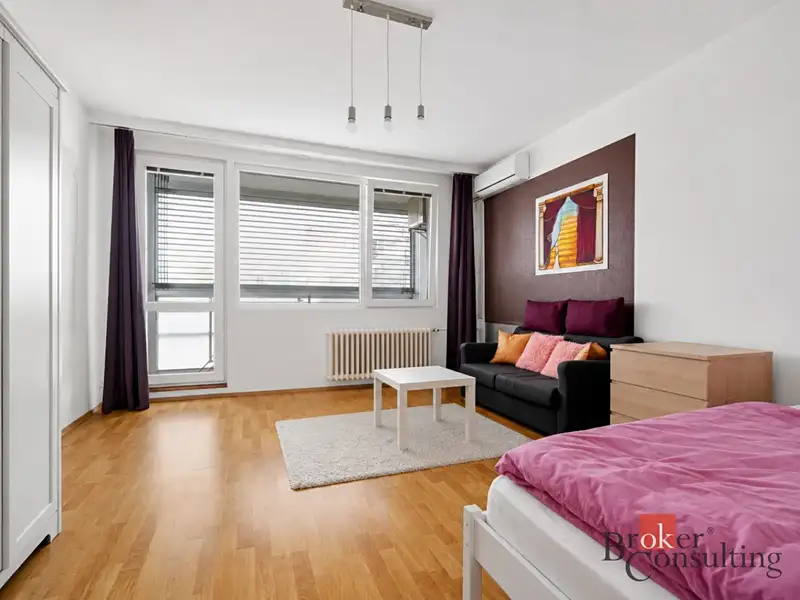 Prodej bytu 3+1 73 m², Praha – náhled fotky 1