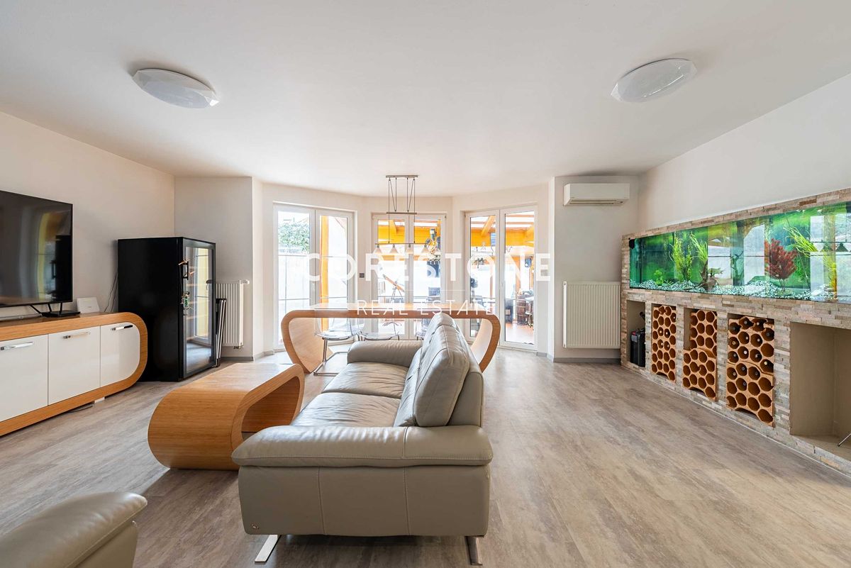 Prodej rodinného domu 210 m², pozemek 355 m² – fotografie 2