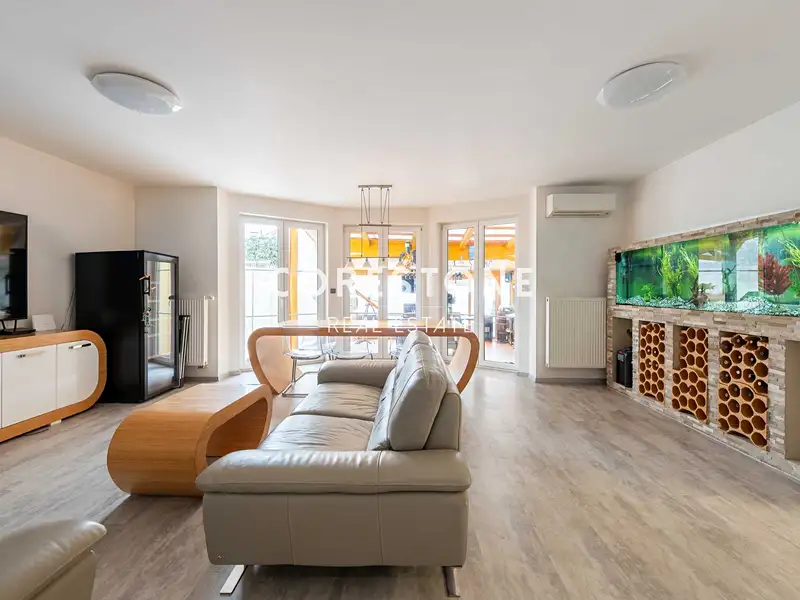 Prodej rodinného domu 210 m², pozemek 355 m², Hostivice – náhled fotky 2