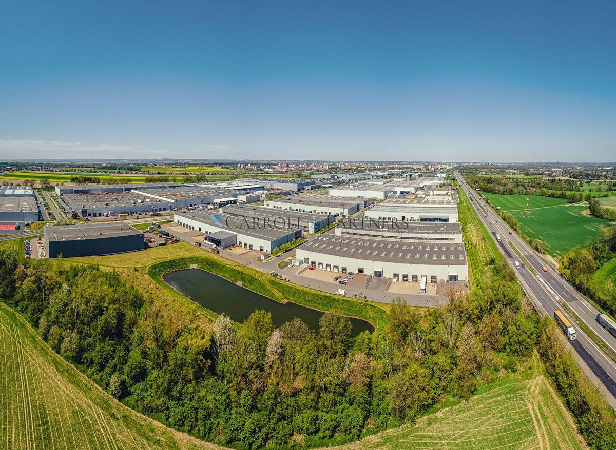 Pronájem skladového prostoru 1500 m² – fotografie 2