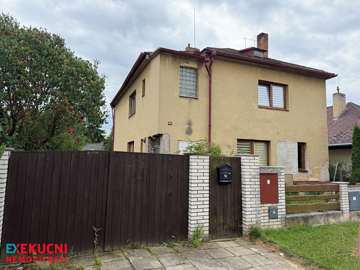 Prodej rodinného domu 250 m², pozemek 2498 m²