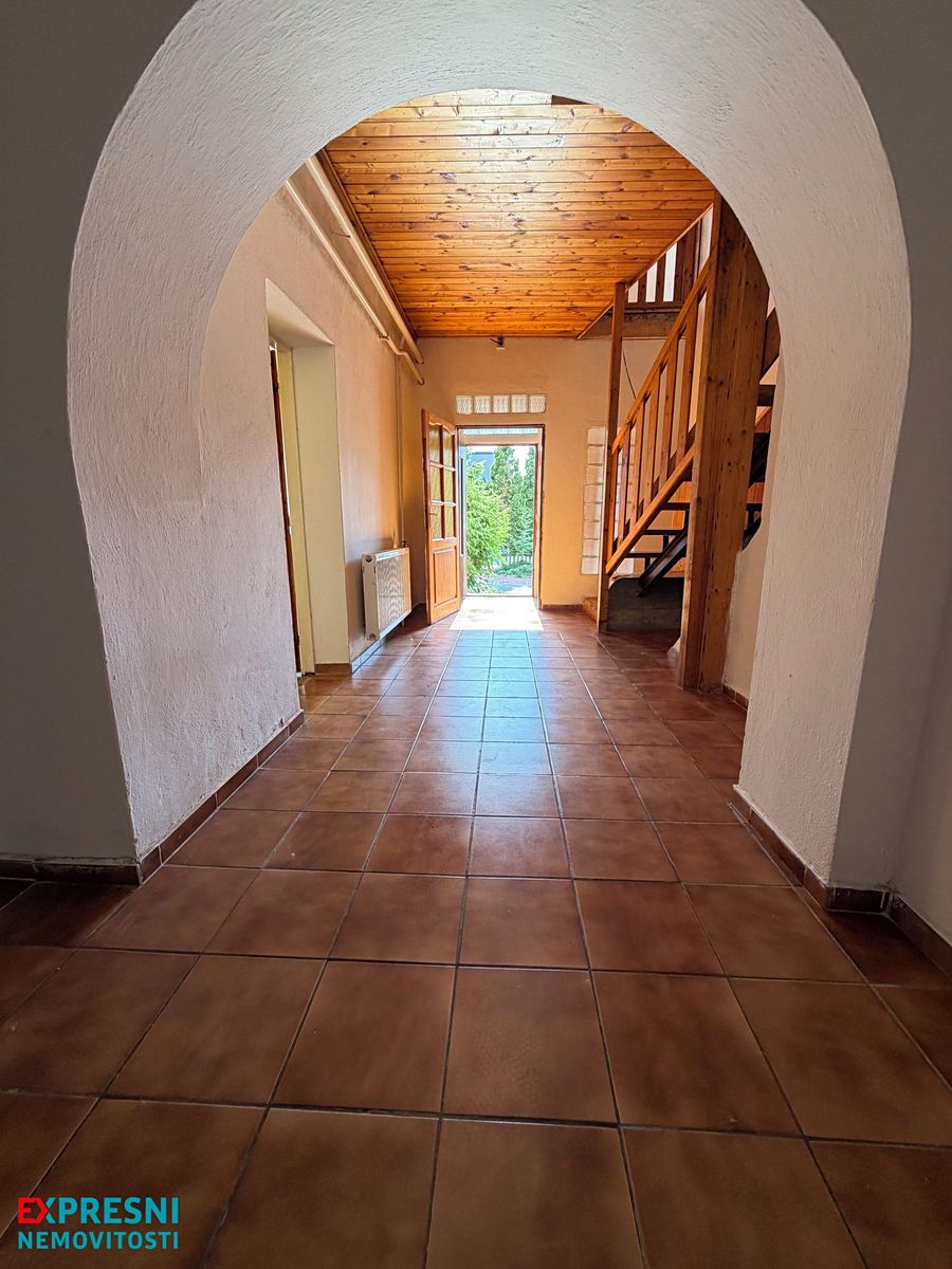 Prodej rodinného domu 350 m², pozemek 1133 m² – fotografie 5