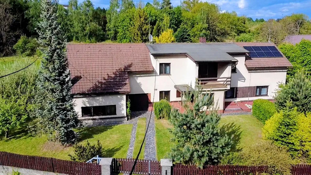 Prodej rodinného domu 385 m², pozemek 964 m²