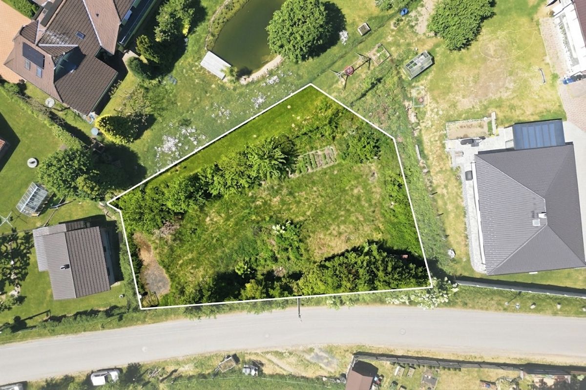 Prodej stavebního pozemku 793 m² – fotografie 2