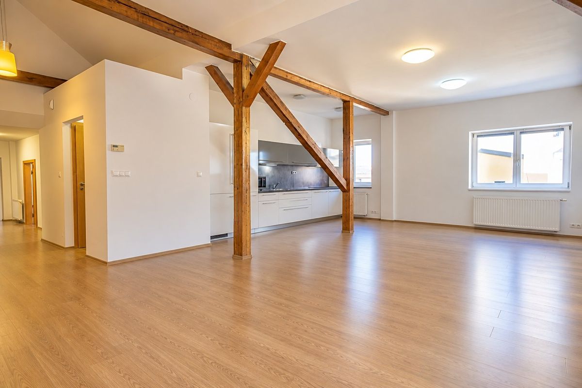 Pronájem bytu 4+kk 111 m²