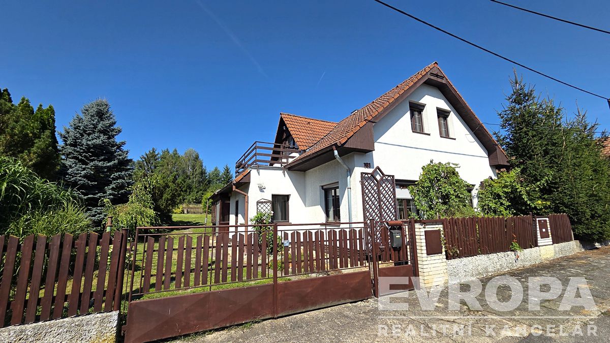 Prodej rodinného domu 120 m², pozemek 1574 m²