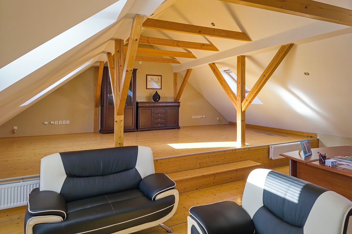 Pronájem výrobní haly, prostoru 1100 m²