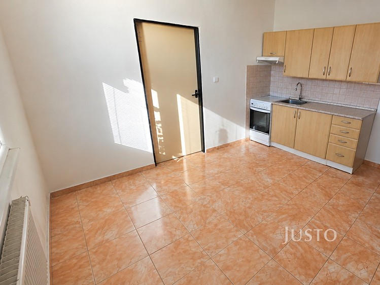 Wohnung 1+1 zur Miete, 36 m² (1 von 8)