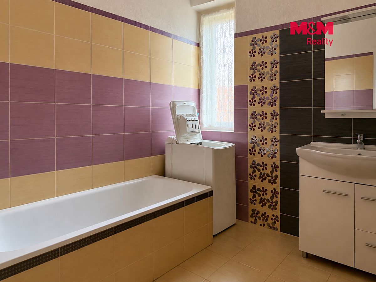 Prodej rodinného domu 260 m², pozemek 1935 m² – fotografie 4