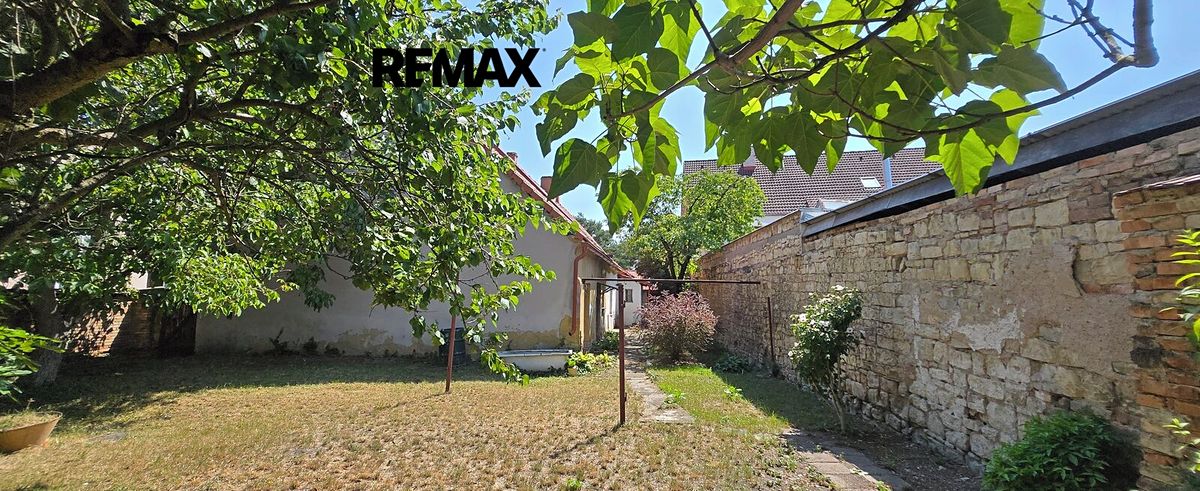 Prodej rodinného domu 140 m², pozemek 738 m² – fotografie 2