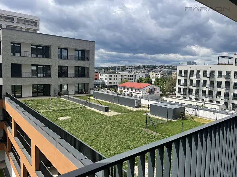 Pronájem bytu 1+kk 38 m², Praha – náhled fotky 2