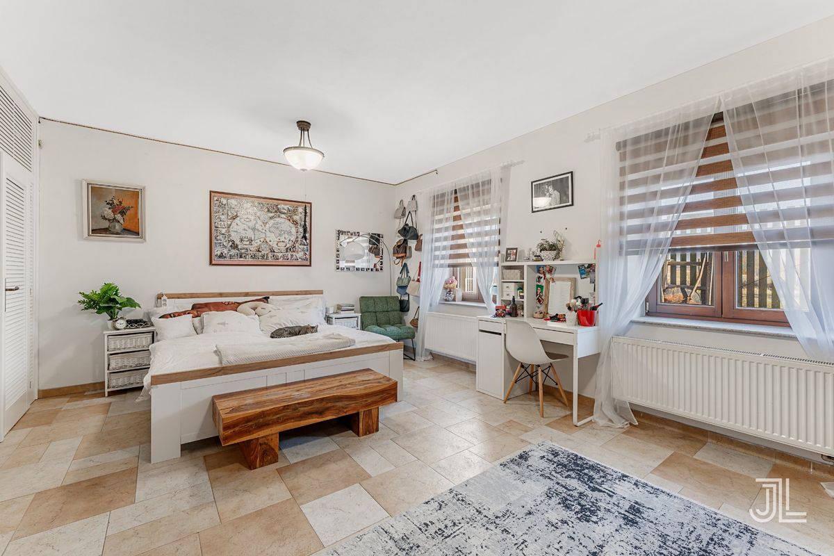 Prodej rodinného domu 355 m², pozemek 648 m² – fotografie 2