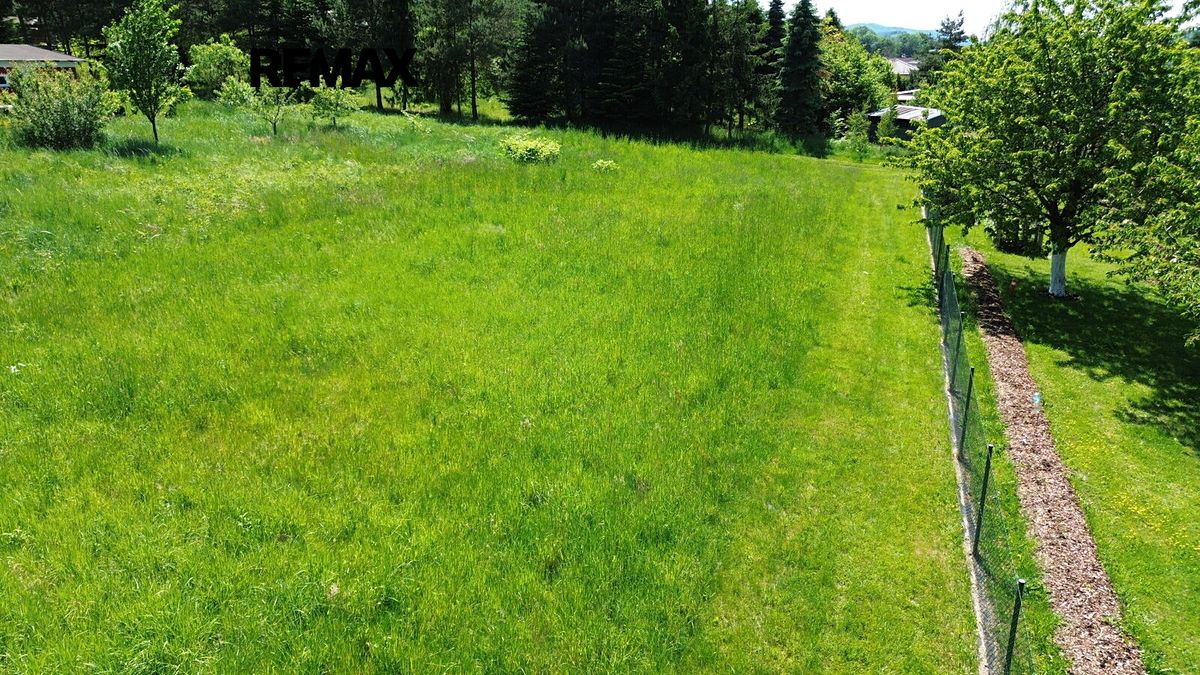 Prodej stavebního pozemku 800 m² – fotografie 2