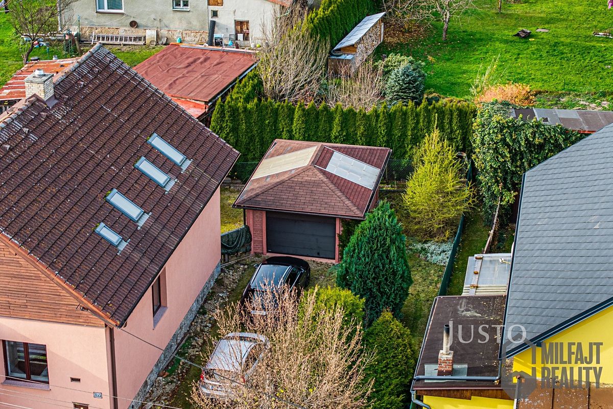 Prodej rodinného domu 190 m², pozemek 901 m² – fotografie 2
