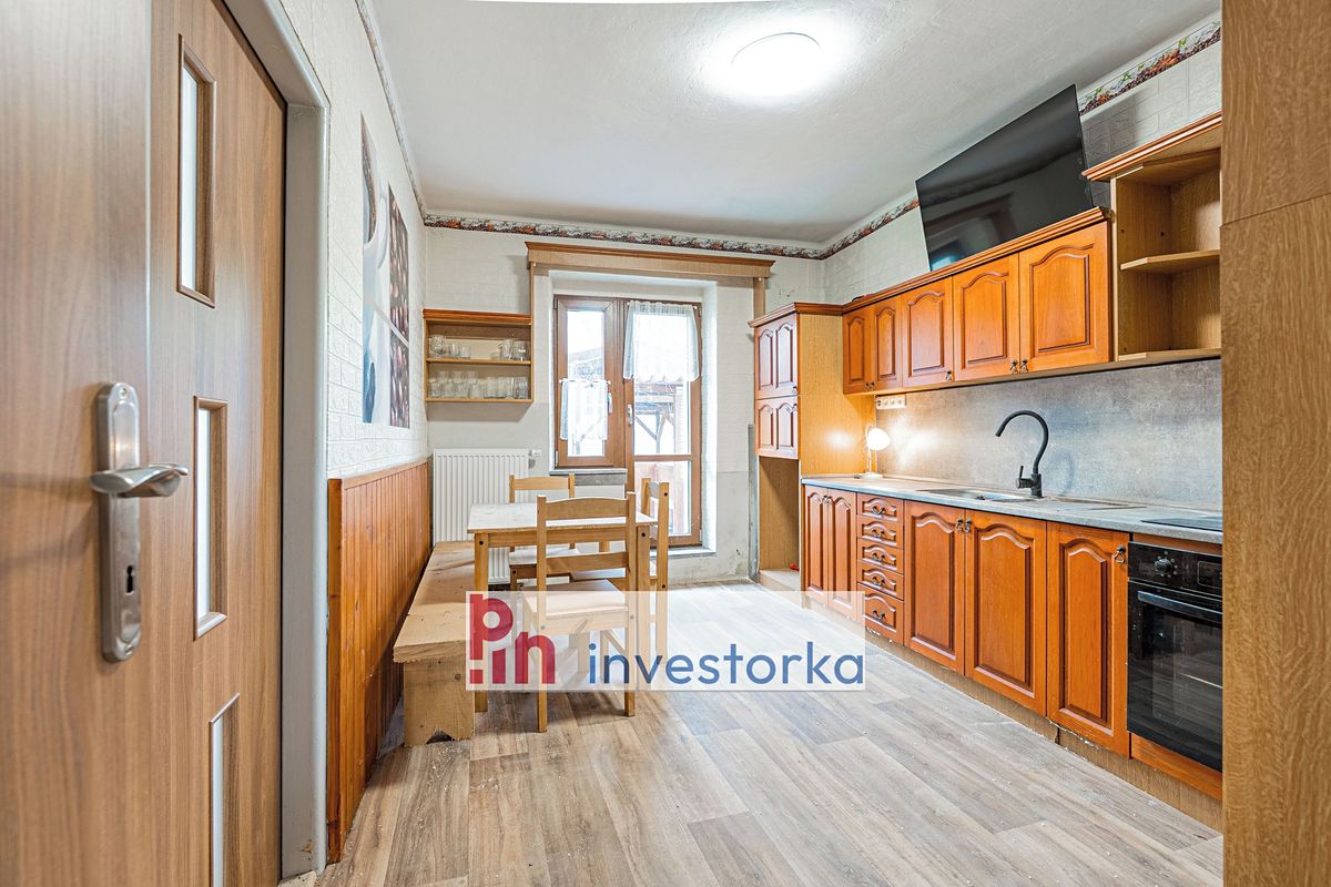 Prodej rodinného domu 135 m², pozemek 926 m² – fotografie 5