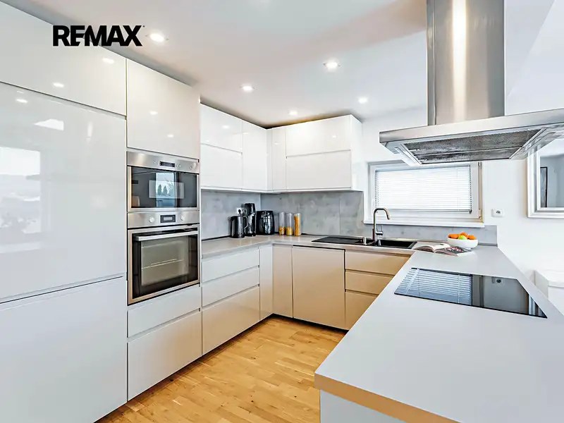 Prodej rodinného domu 180 m², pozemek 679 m², Veleň – náhled fotky 3