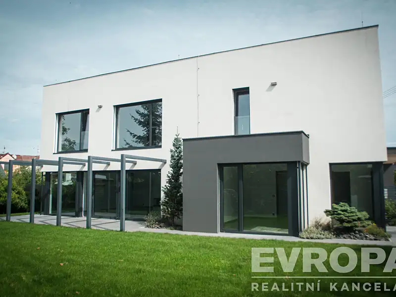 Pronájem rodinného domu 205 m², pozemek 485 m², Pardubice – náhled fotky 3