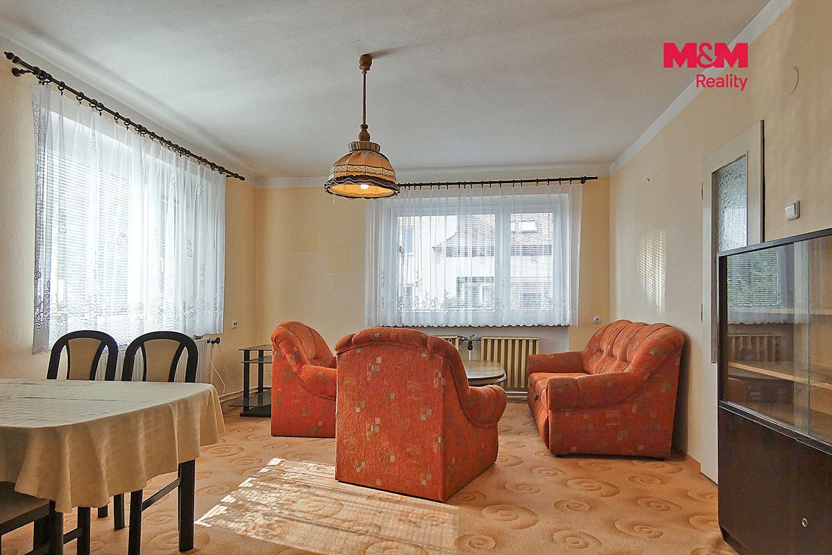 Prodej rodinného domu 135 m², pozemek 684 m² – fotografie 2
