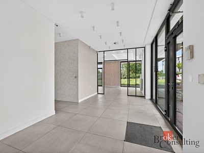 Комерційне приміщення на продаж, 108 м² (3 з 27)