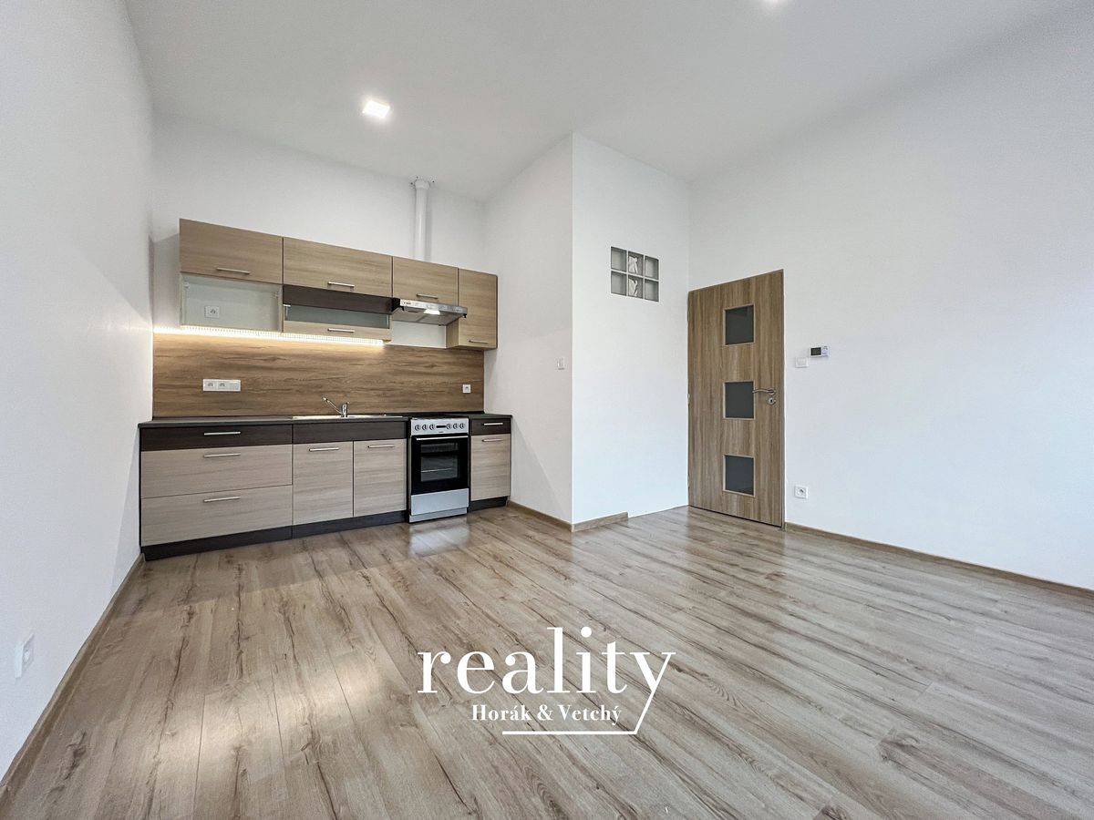 Pronájem bytu 2+kk 38 m² – fotografie 3