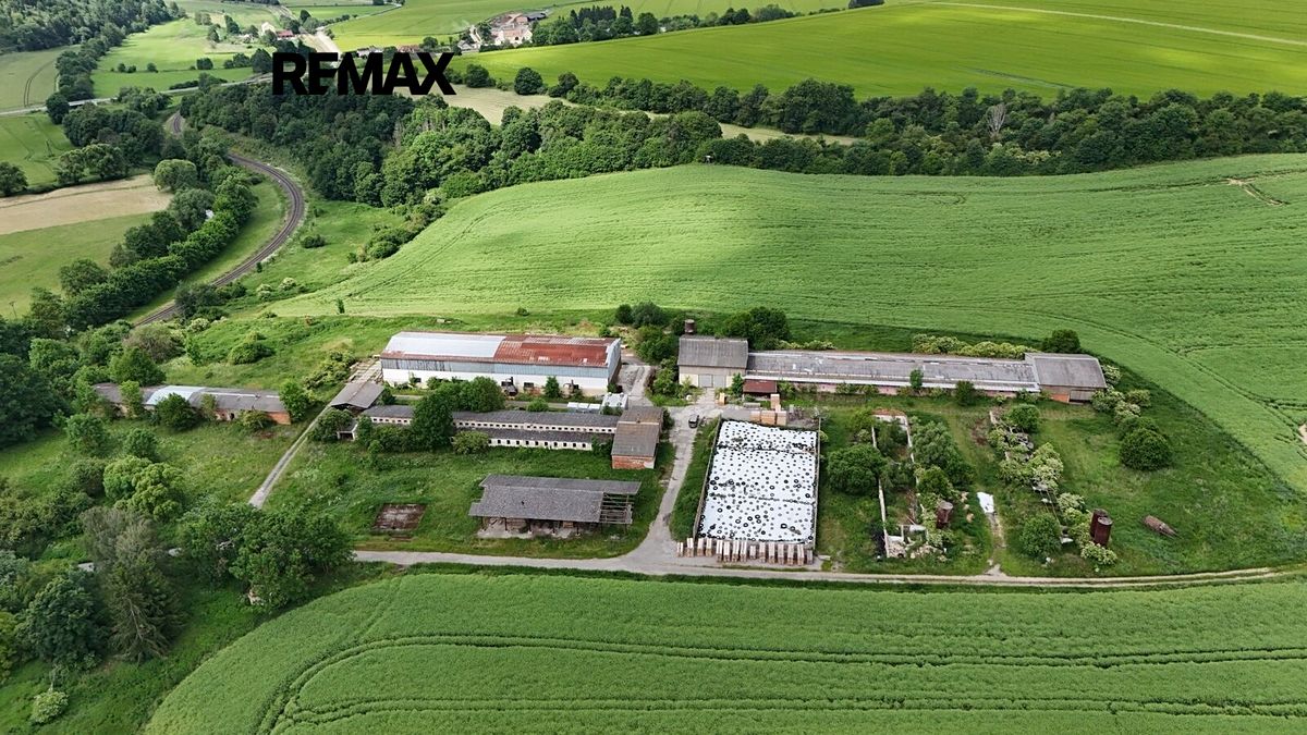 Prodej výrobní haly, prostoru 4964 m²