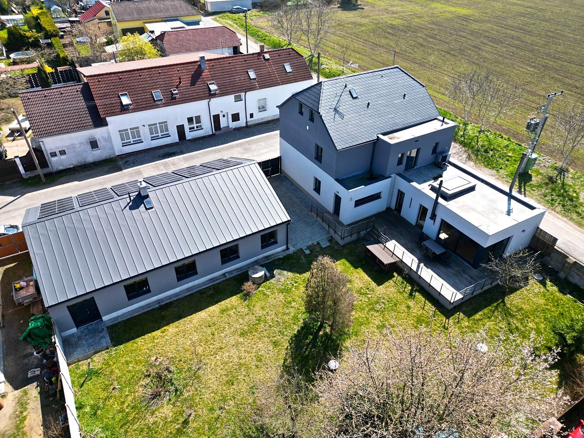 Prodej rodinného domu 302 m², pozemek 1012 m²